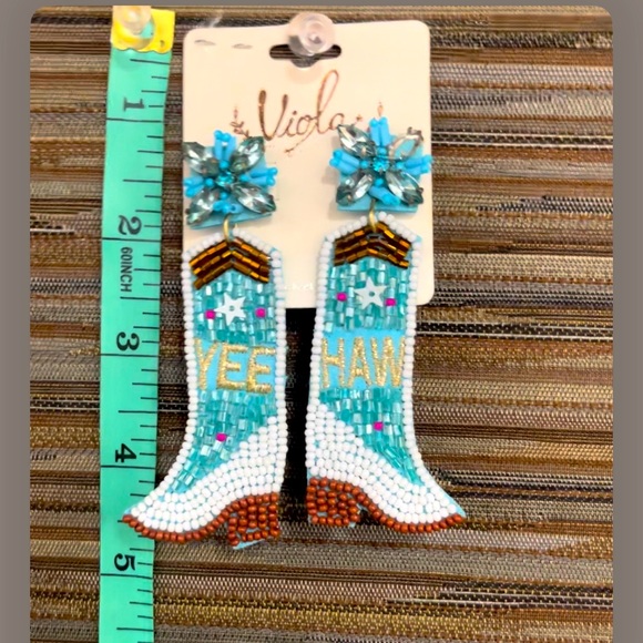 Fun beaded earrings! Lightweight and sure to be a conversation piece! - Picture 1 of 8